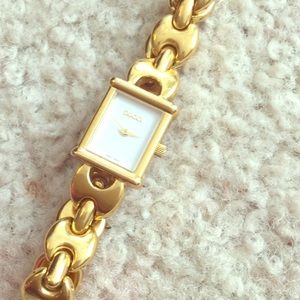 AUTHETIC GUCCI GOLD WATCH